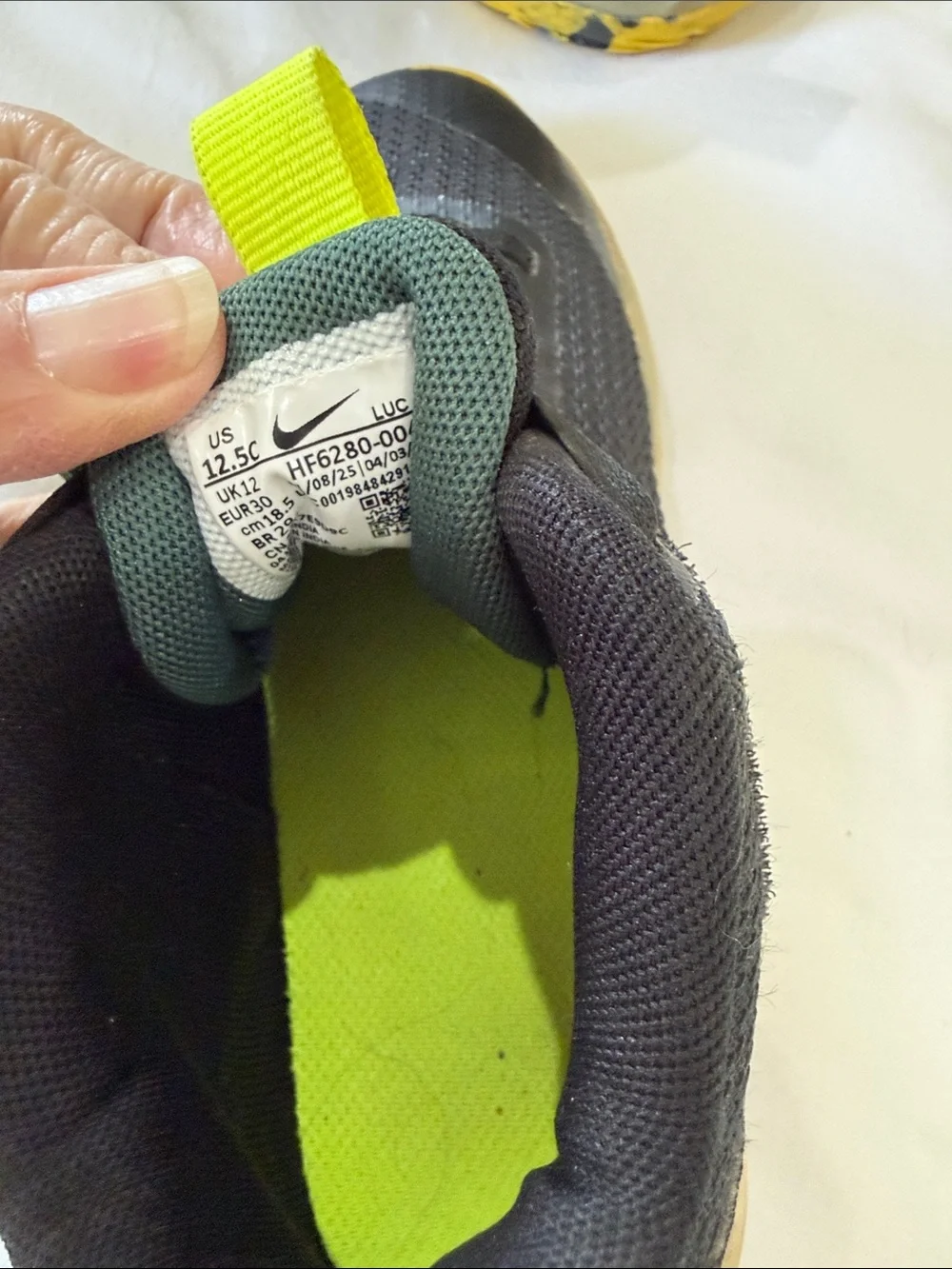 Nike Kids Black, Green & Yellow Strap Sneakers